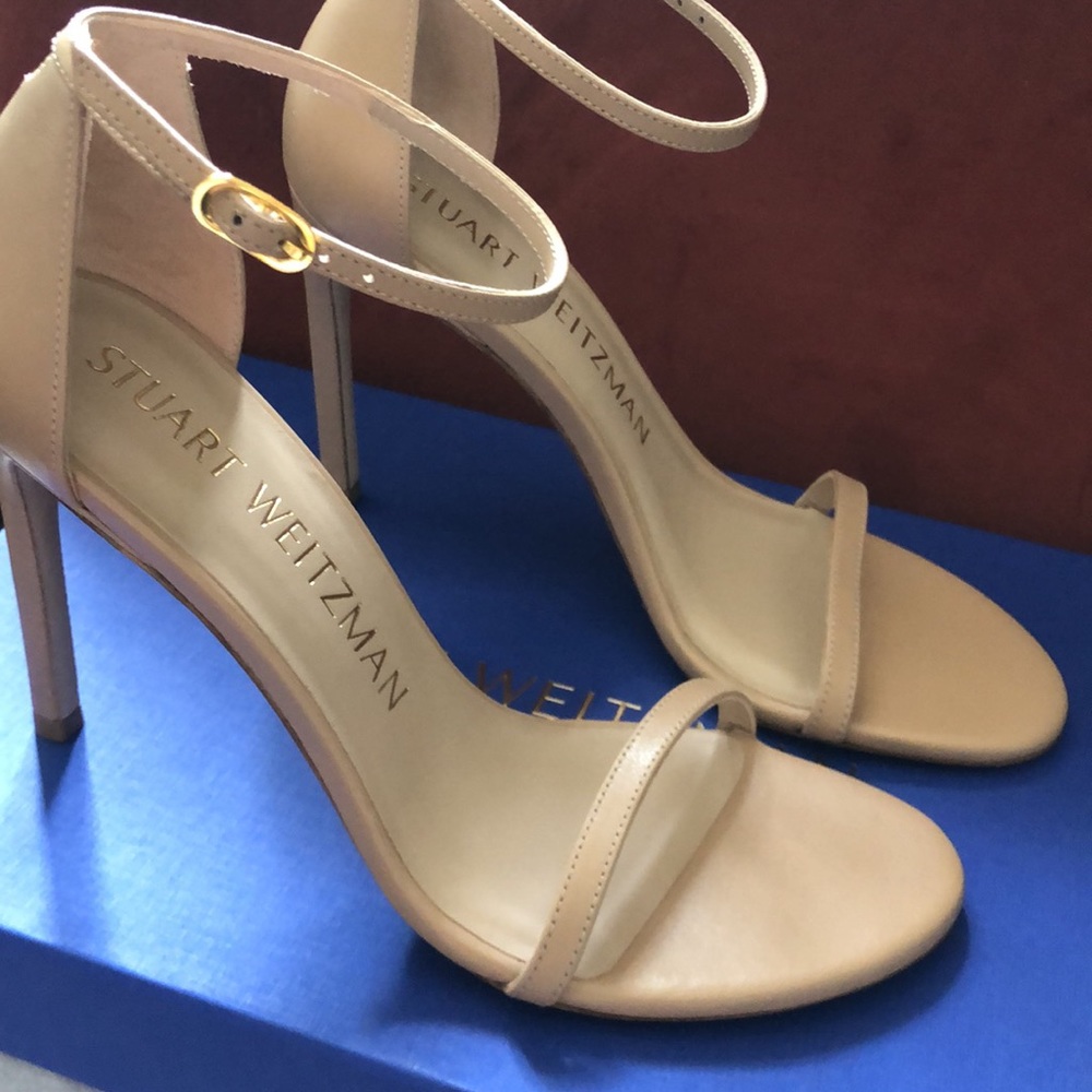 Stuart Weitzman NUDISTSONG Brand New retail: $450 Adobe beige / Nude 8.5